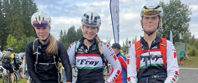 Mirella, Sigrid og Mari klare for start. Solveig vant og de andre stod også for gode prestasjoner.